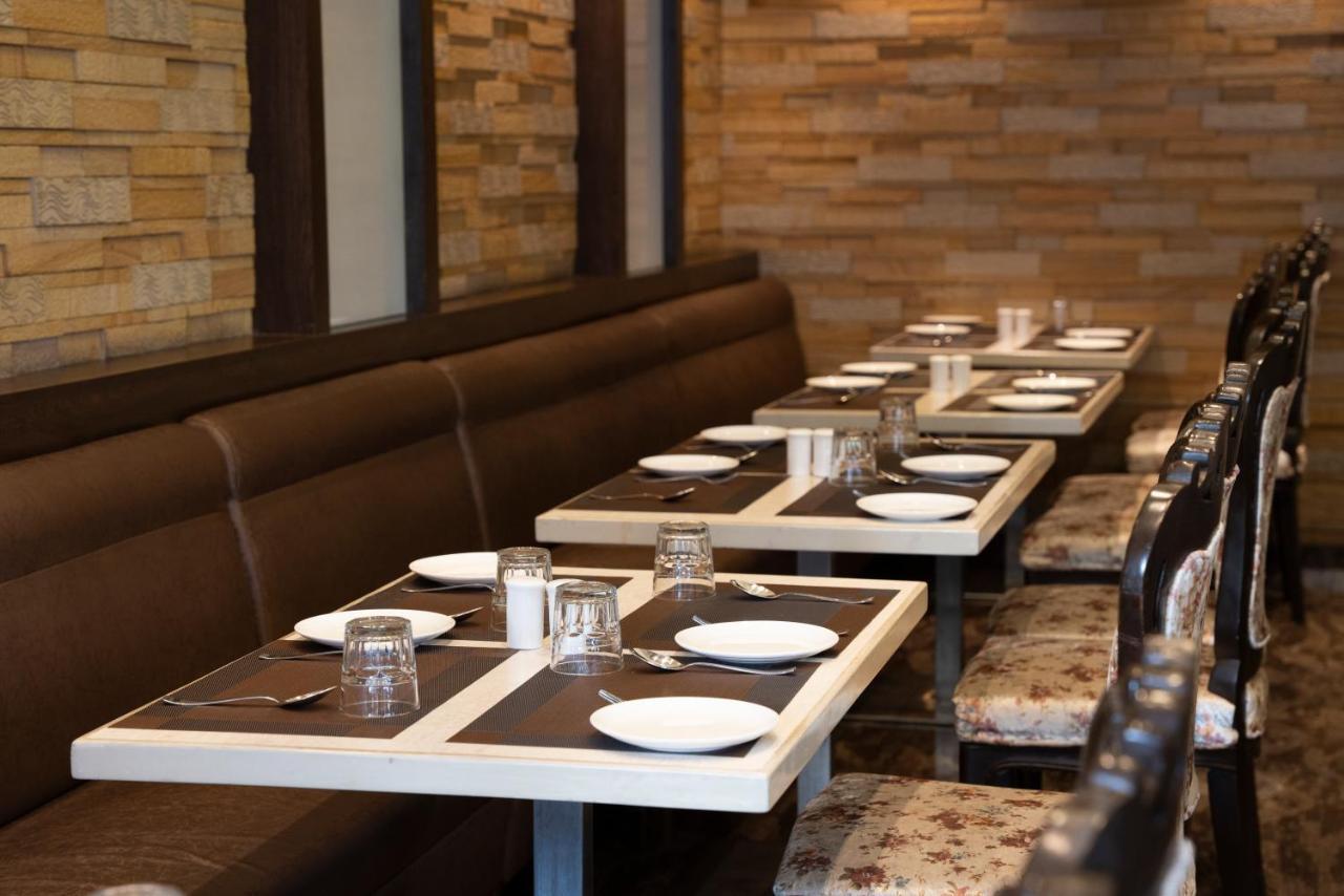 Gold Crest Business Hotel Нави Мумбай Екстериор снимка