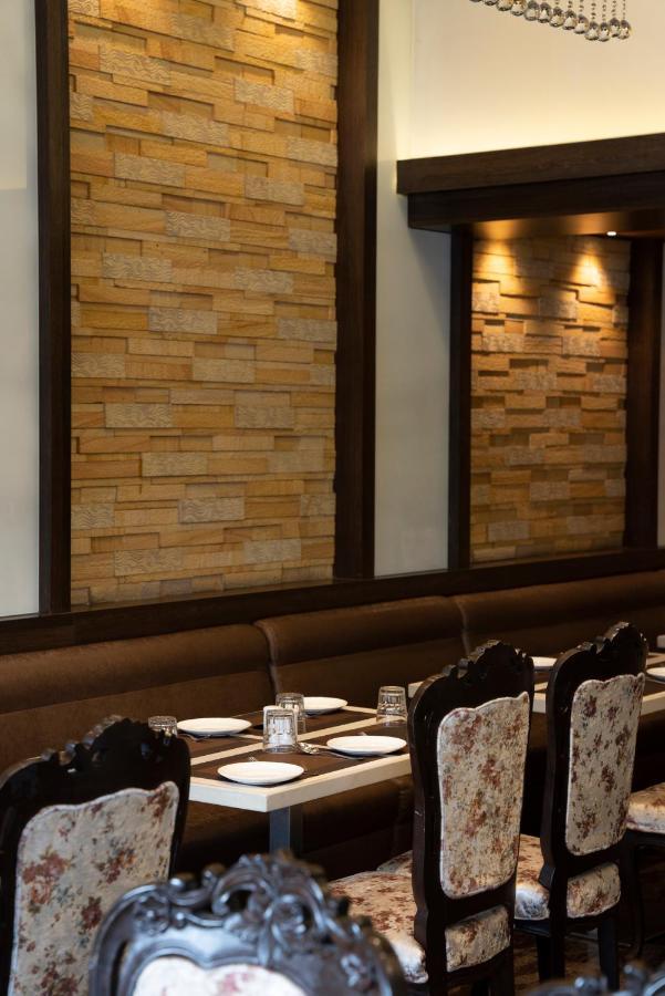 Gold Crest Business Hotel Нави Мумбай Екстериор снимка