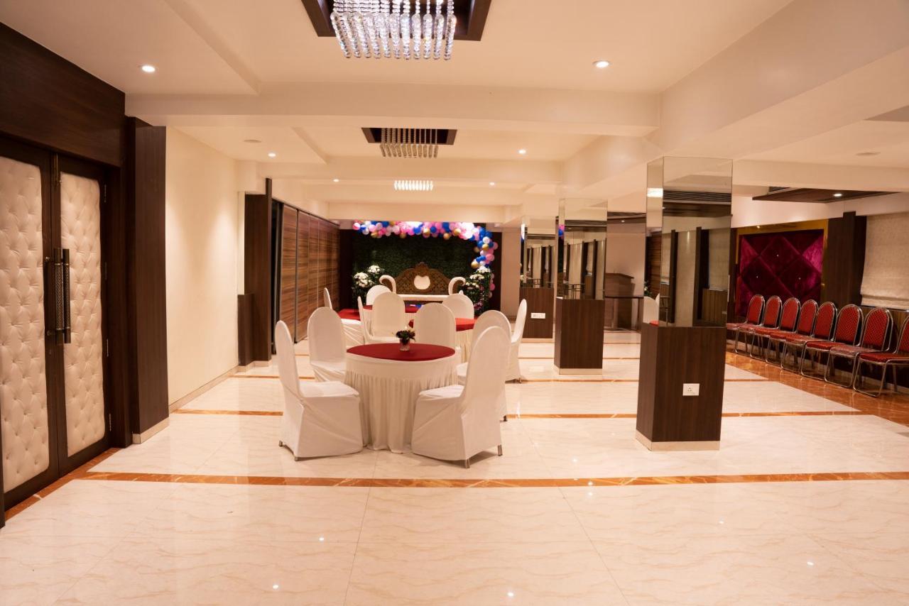Gold Crest Business Hotel Нави Мумбай Екстериор снимка