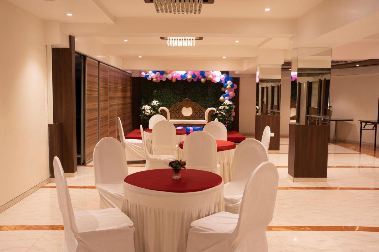 Gold Crest Business Hotel Нави Мумбай Екстериор снимка