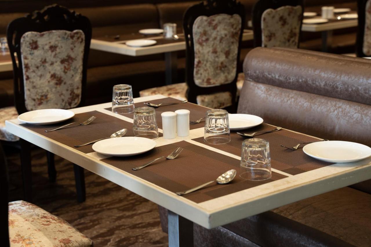 Gold Crest Business Hotel Нави Мумбай Екстериор снимка