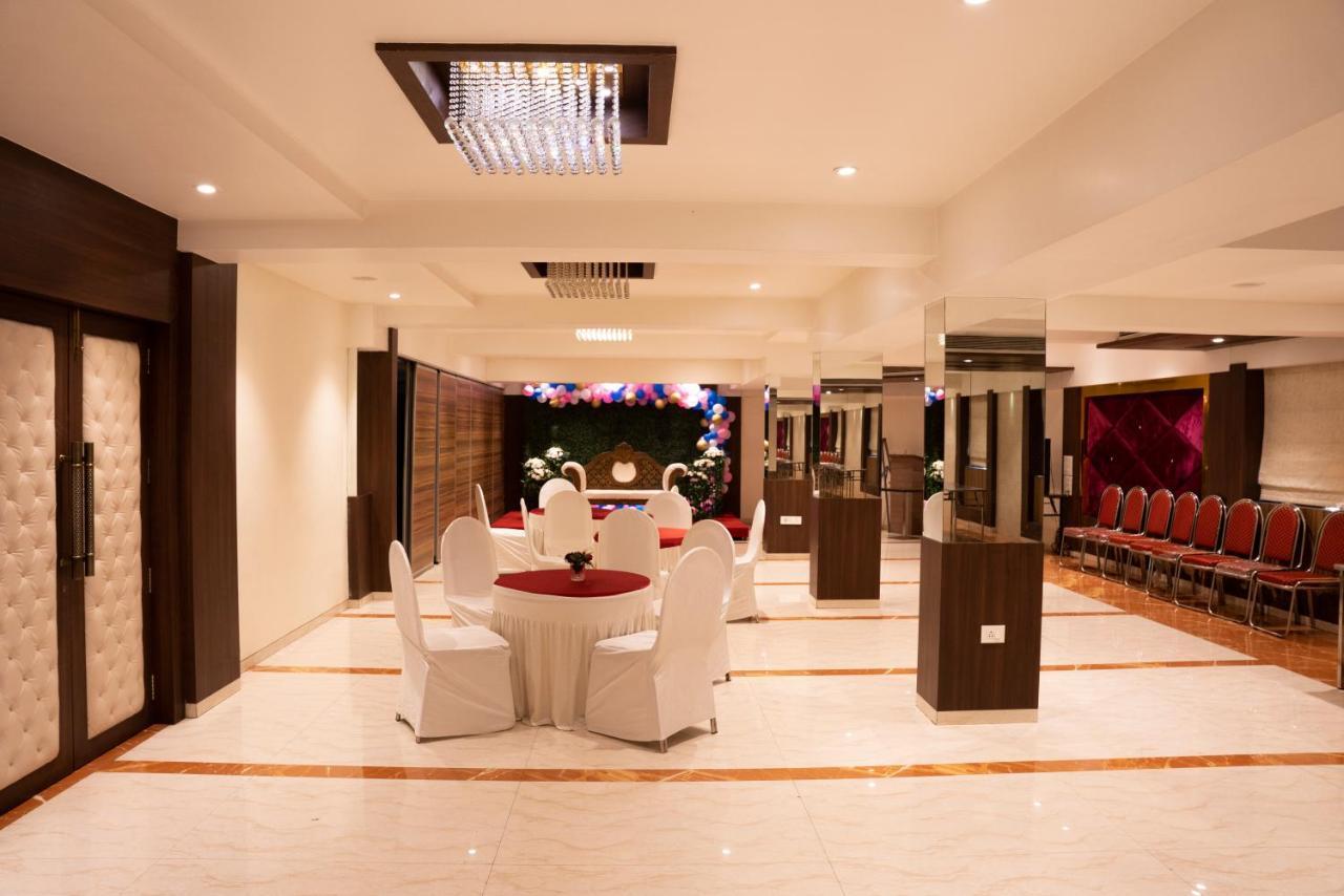 Gold Crest Business Hotel Нави Мумбай Екстериор снимка