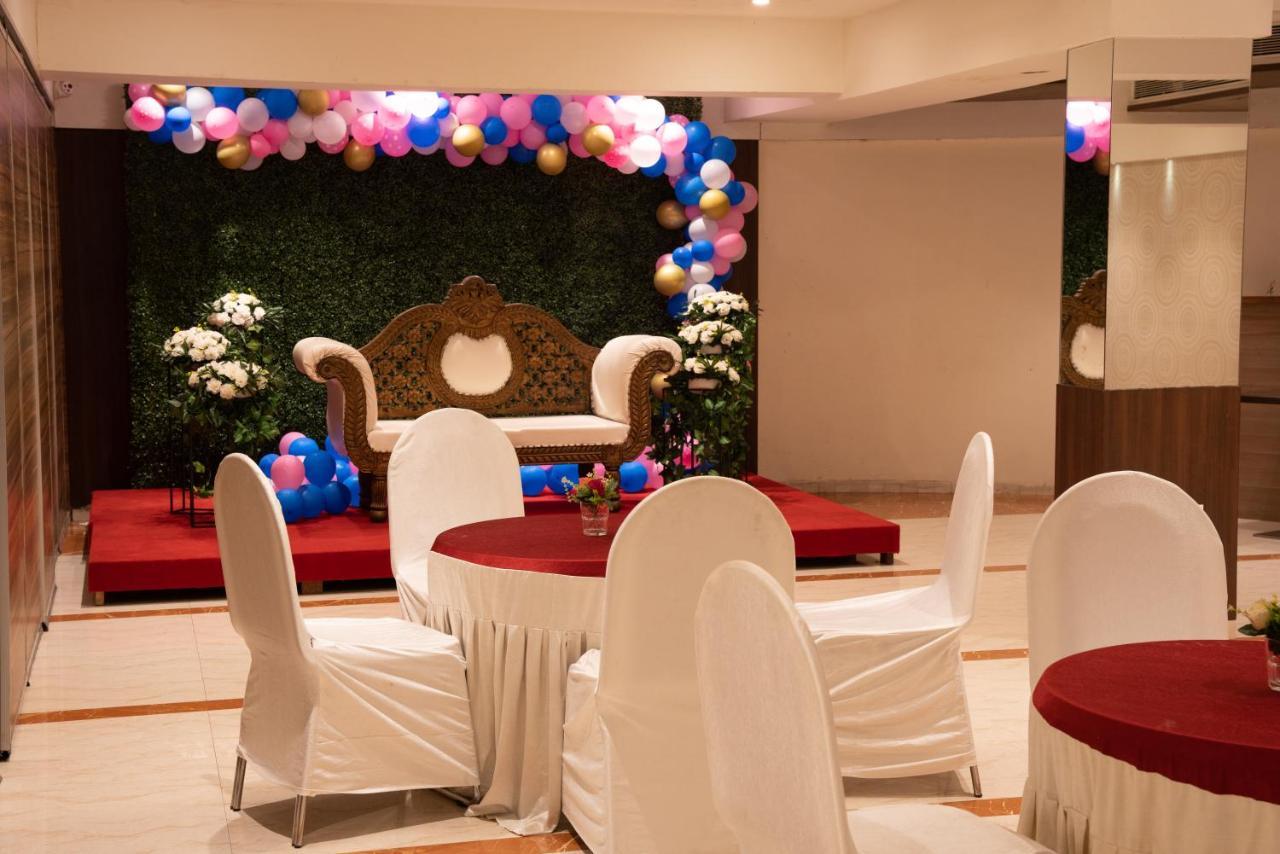 Gold Crest Business Hotel Нави Мумбай Екстериор снимка