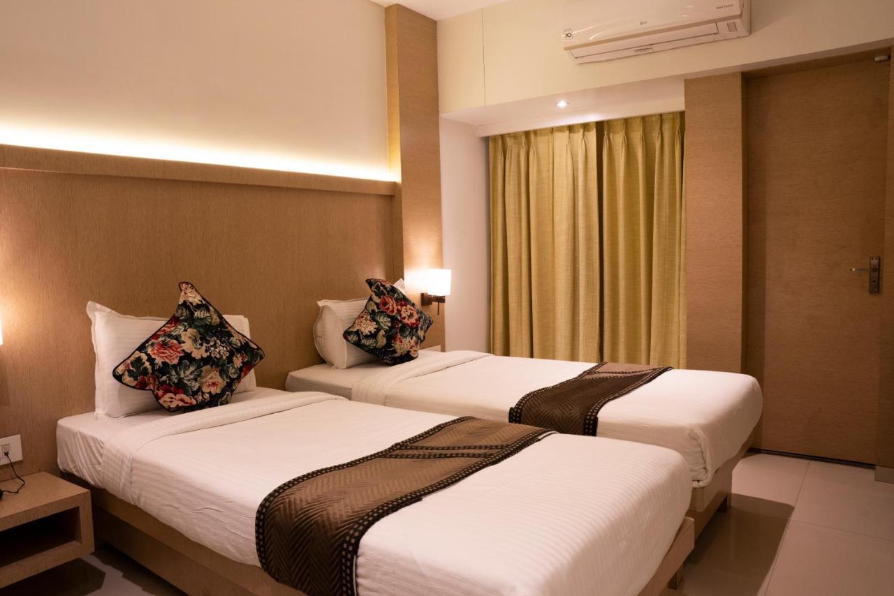 Gold Crest Business Hotel Нави Мумбай Екстериор снимка