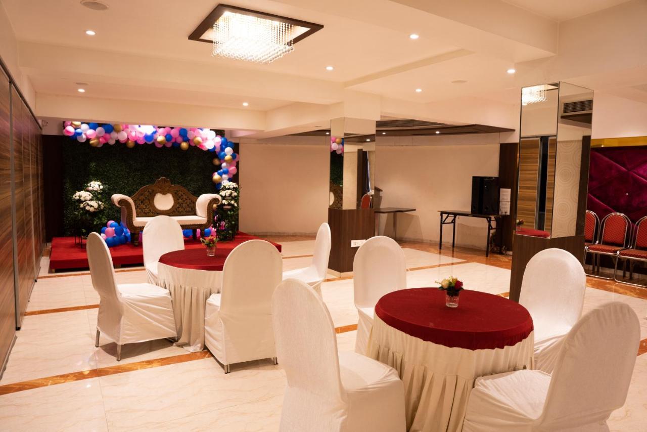 Gold Crest Business Hotel Нави Мумбай Екстериор снимка