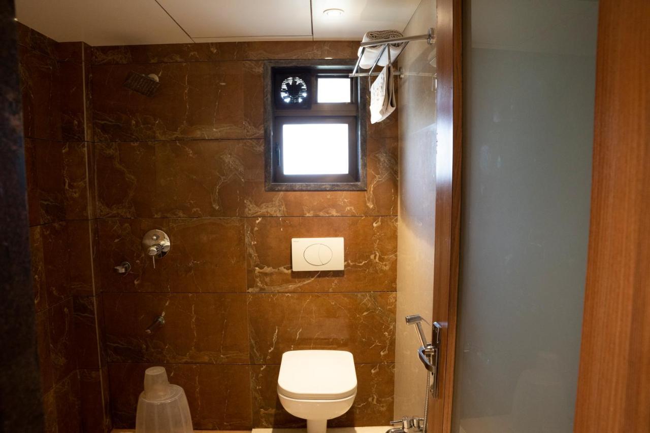 Gold Crest Business Hotel Нави Мумбай Екстериор снимка
