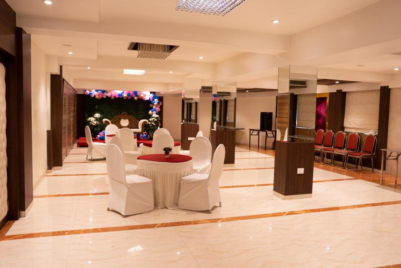 Gold Crest Business Hotel Нави Мумбай Екстериор снимка