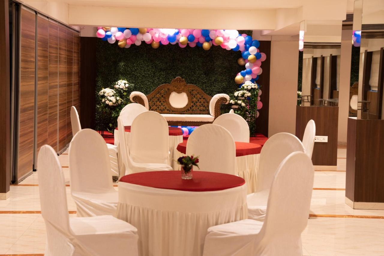 Gold Crest Business Hotel Нави Мумбай Екстериор снимка