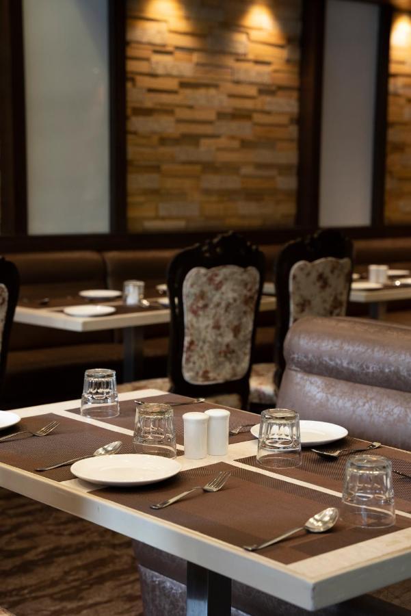 Gold Crest Business Hotel Нави Мумбай Екстериор снимка