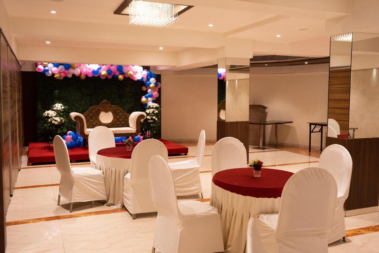 Gold Crest Business Hotel Нави Мумбай Екстериор снимка